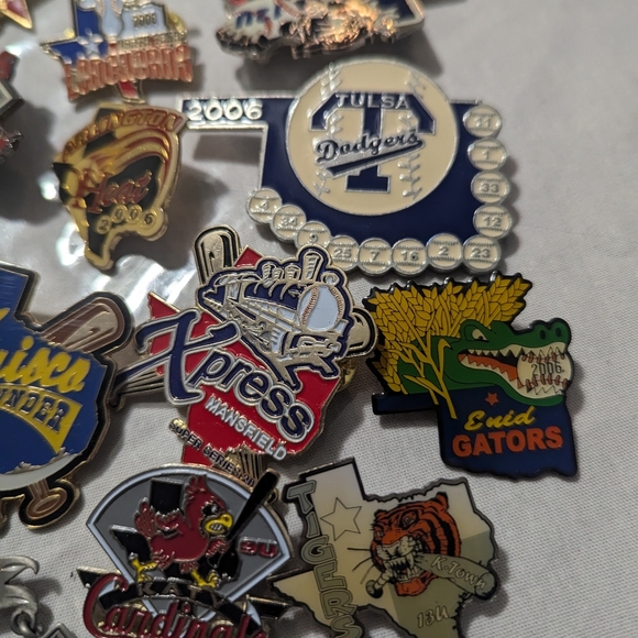 Assorted Sports Team Pins Collection - Picture 3 of 5